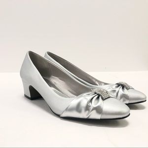 Easy Street Women’s Eloise Silver Heel